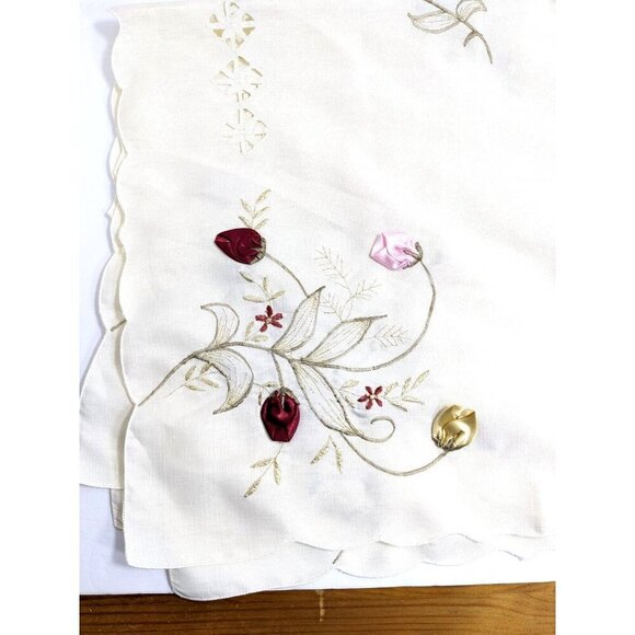 Vintage Tablecloth Ivory Cutwork Embroidery Square 3D Roses Metallic Thread - Picture 3 of 4